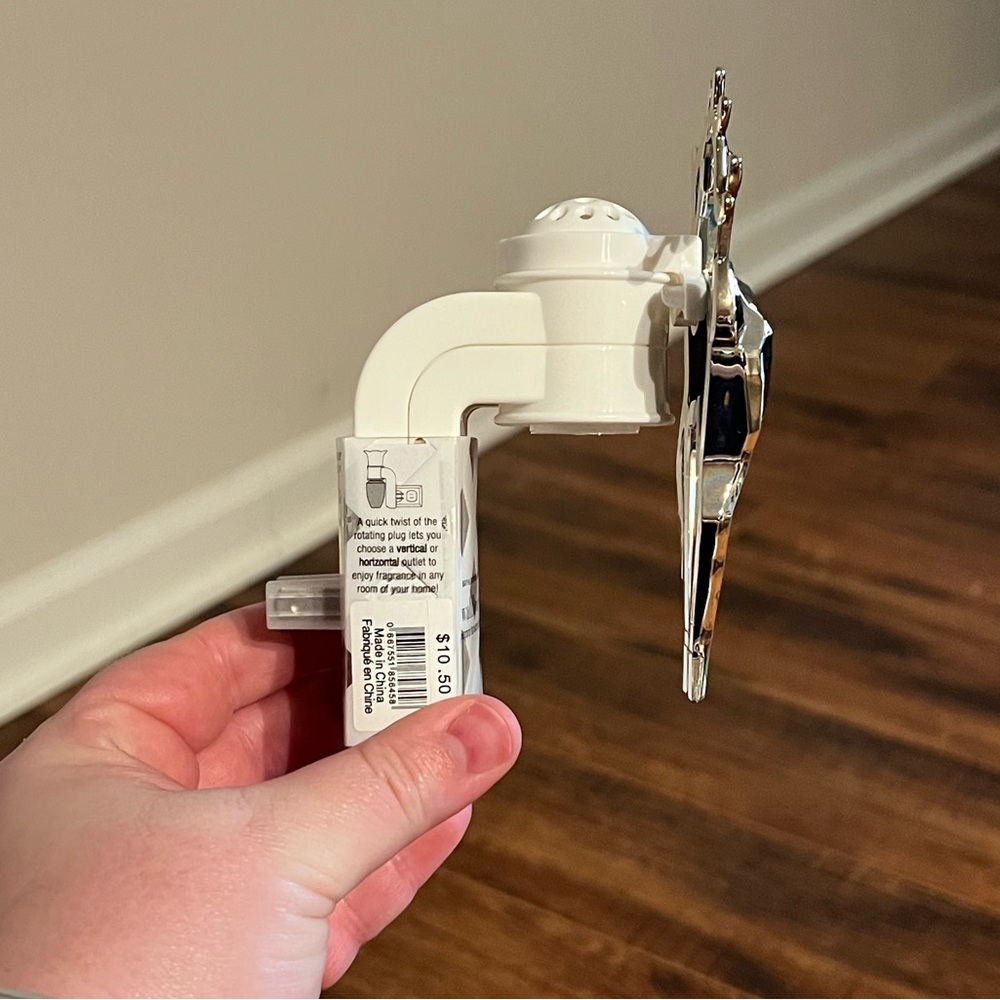 Bath & Body Works Reindeer Wallflowers Plug (new with tags) - Picture 5 of 6